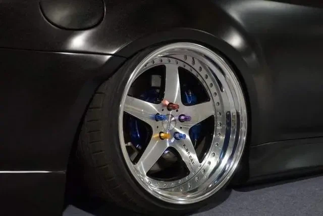 What are the advantages of three piece and two-piece wheels compared to single piece wheels?